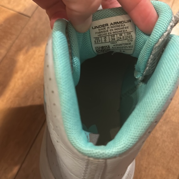 Boys Under Armor High Top Sneakers Size 6.5! VGUC! 🎉 - Picture 8 of 8